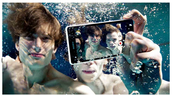 Android phones like the Sony Experia Z can be used underwater without a special case. 